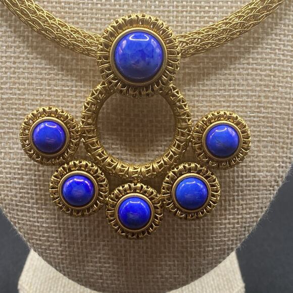 VTG Sarah Cavender Metalworks Gold Tone Mesh Blue Glass Cabochon Necklace NWT - Picture 1 of 8